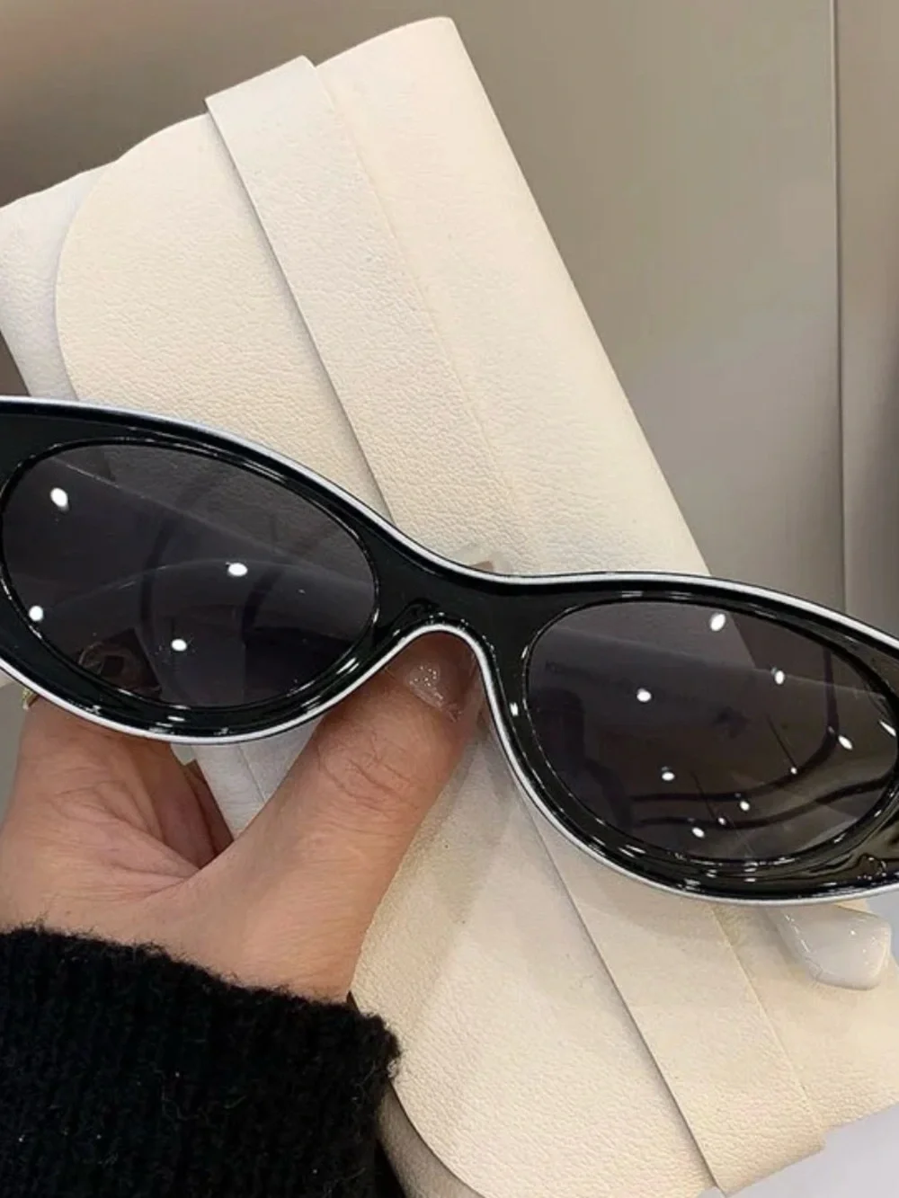 Black Oval Fashion Sunglasses - Unbranded